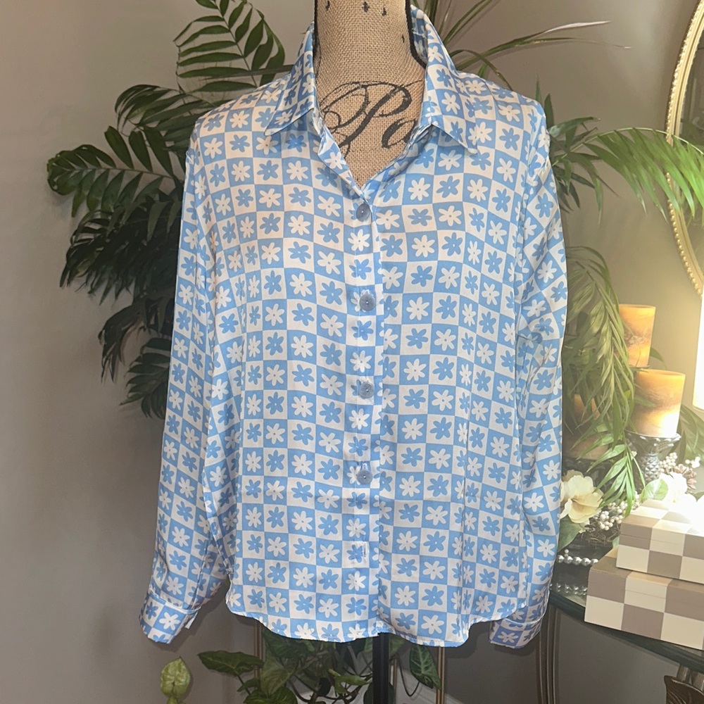 Lisa Says Gah Floral Blue and White Pajama Top